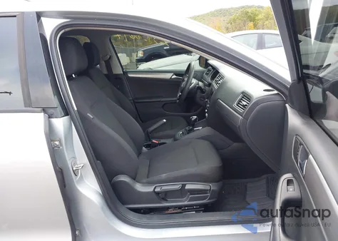 2015 Volkswagen Jetta 1.8T Se z USA, uszkodzony, nr VIN 3VWD17AJ4FM282855